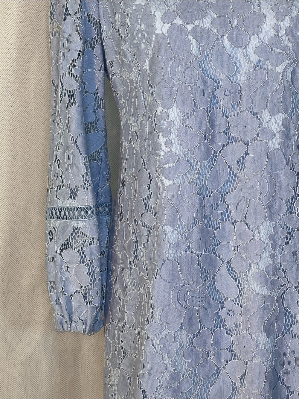 Vince Camuto Dress Light Blue Lace Overlay Long Illusion Sleeves Embroidery 8๐ - Picture 5 of 12